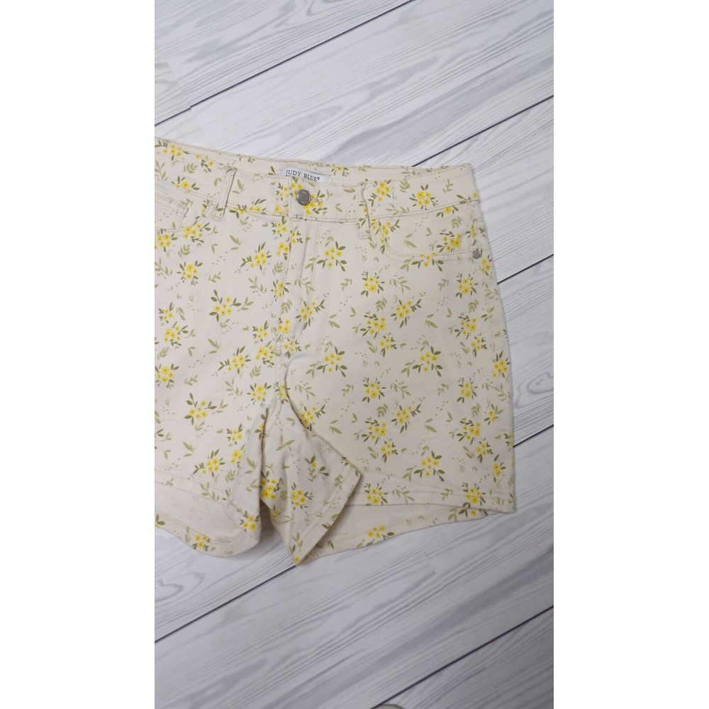 Judy Blue All‎ Over Floral Yellow Print Mid Rise Denim Shorts Stretch Size 1XL - Picture 2 of 13